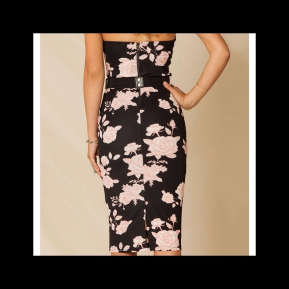 Gorgeous Floral Midi Dress - Picture 5 of 7